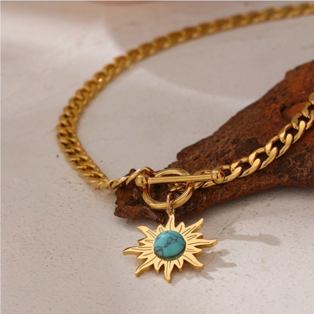 ๐ 18k Gold Sunburst Pendant Charm Necklace, Chunky Curb Chain Toggle Necklace - Picture 12 of 14
